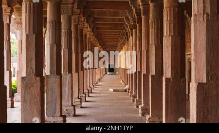 Colonne della tomba di Shahs di Hoshang, Mandu, Madhya Pradesh, India. Foto Stock