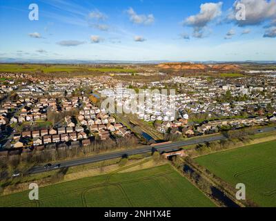 Vista aerea dal drone di Union Canal a Broxburn, West Lothian, Scozia, Regno Unito Foto Stock