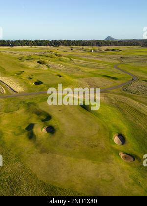 Vista aerea dal drone del campo da golf Muirfield a Gullane, East Lothian, Scozia, Regno Unito Foto Stock