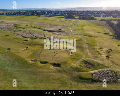 Vista aerea dal drone del campo da golf Muirfield a Gullane, East Lothian, Scozia, Regno Unito Foto Stock