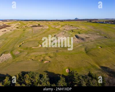 Vista aerea dal drone del campo da golf Muirfield a Gullane, East Lothian, Scozia, Regno Unito Foto Stock