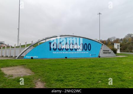 Stansted, Regno Unito - 3 dicembre 2022: Cartello di benvenuto all'aeroporto di Stansted. Foto Stock