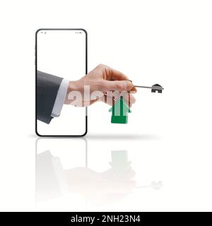 Agente immobiliare mano in uno schermo di smartphone tenendo i vostri nuovi tasti casa, concetto di app immobiliare, spazio di copia Foto Stock