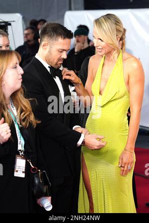 Spencer Matthews (a sinistra) e Vogue Williams hanno partecipato ai British Academy Film Awards 76th che si tengono presso il Royal Festival Hall del Southbank Centre a Londra. Data immagine: Domenica 19 febbraio 2023. Foto Stock