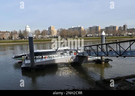 Molo dei battelli fluviali della centrale di Battersea. Londra. Feb 2023. Foto Stock