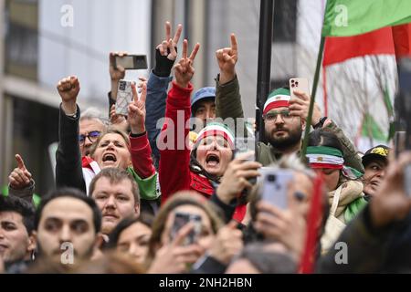 Bruxelles, Belgio. 20th Feb, 2023. Lunedì 20 febbraio 2023 a Bruxelles si riuniscono per protestare a sostegno del movimento di resistenza iraniano. FOTO DI BELGA ERIC LALMAND Credit: Agenzia Notizie di Belga/Alamy Live News Credit: Agenzia Notizie di Belga/Alamy Live News Foto Stock