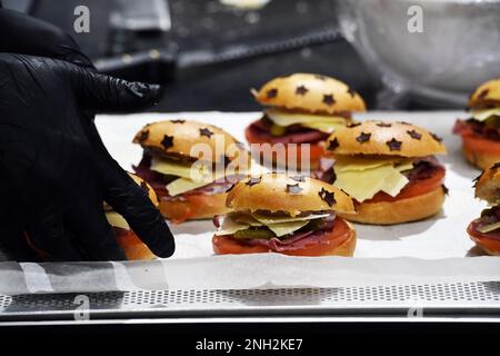 Hamburger - snack in un panificio - Lione - Francia Foto Stock