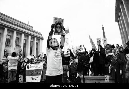 Parigi, Francia - 22 gennaio 2023: Manifestazione a sostegno di Alexei Navalny e di altri prigionieri politici e contro la guerra di Putin contro l'Ucraina. Foto Stock