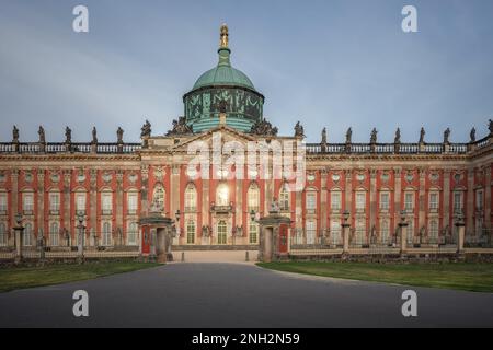 Palazzo nuovo (Neues Palais) al parco Sanssouci - Potsdam, Brandeburgo, Germania Foto Stock