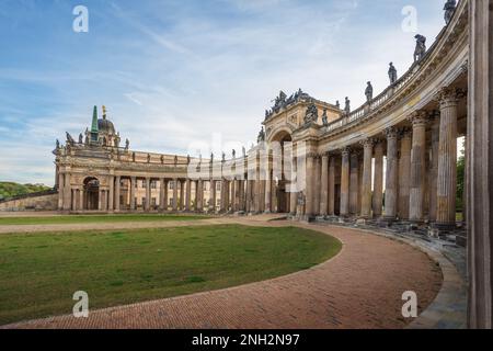 La colonnata comunale al Palazzo nuovo (Neues Palais) nel parco di Sanssouci - Potsdam, Brandeburgo, Germania Foto Stock