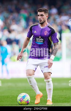 Ramon Rodriguez 'Monchu' di Real Valladolid durante il campionato spagnolo la Liga partita di calcio tra Real Betis e Real Valladolid il 18 febbraio 2023 allo stadio Benito Villamarin di Siviglia, Spagna - Foto: Joaquin Corchero / SpainDPPI / DPPI/LiveMedia Foto Stock