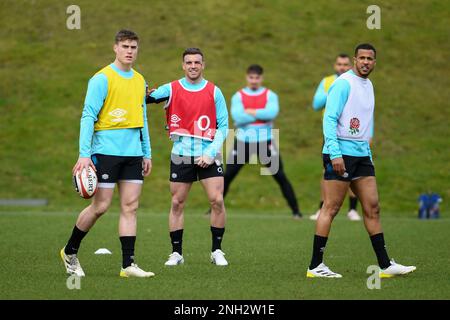 Honda England Rugby Performance Centre, Pennyhill Park, Inghilterra, Regno Unito. 20th febbraio, 2023. George Ford (1st a sinistra) durante la sessione di addestramento di rugby dell'Inghilterra mentre si preparano ad affrontare il Galles a Cardiff il 25th febbraio: Credit: Ashley Western/Alamy Live News Foto Stock