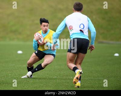 Honda England Rugby Performance Centre, Pennyhill Park, Inghilterra, Regno Unito. 20th febbraio, 2023. Marcus Smith in azione durante la sessione di addestramento di rugby in Inghilterra mentre si preparano ad affrontare il Galles a Cardiff il 25th febbraio: Credit: Ashley Western/Alamy Live News Foto Stock