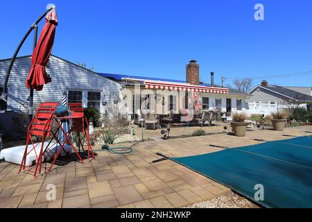 Patio sul cortile suburbano Long Island New York Foto Stock
