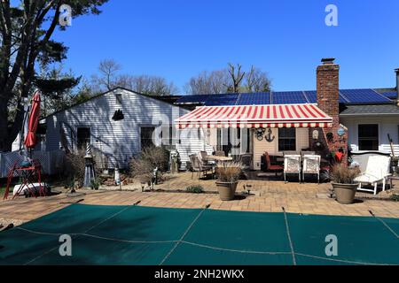 Patio sul cortile suburbano Long Island New York Foto Stock