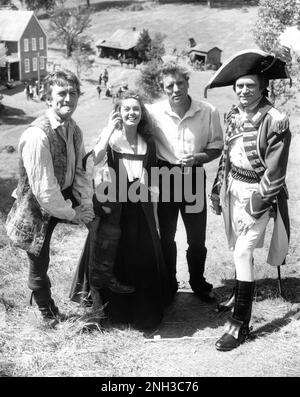 KIRK DOUGLAS JANETTE SCOTT KIRK DOUGLAS e LAURENCE OLIVIER su set location candid a Tring, Hertfordshire durante le riprese del DISCEPOLO del DIAVOLO del 1959, il REGISTA HAMILTON e (non accreditato) ALEXANDER MACKENDRICK sulla base della sceneggiatura di George Bernard Shaw John Dighton e della musica di Roland Kibbee Richard Rodney Bennett, cineasta Jack Hildyard, costumi Mary Grant UK-USA, co-produttori co-esecutivi Kirk Douglas e Burt Lancaster Hecht-Hill Productions / Brynaprod / Artisti Uniti Foto Stock