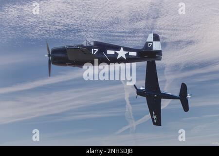 Grumman F6F Hellcats su Boundary Bay, British Columbia Foto Stock