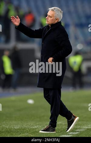 Jose Mourinho allenatore di AS Roma gesti durante la Serie Una partita di calcio tra AS Roma e Hellas Verona allo stadio Olimpico di Roma (Italia), febbraio Foto Stock