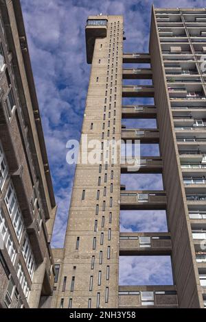 Trellick Tower sulla Cheltenham Estate Foto Stock