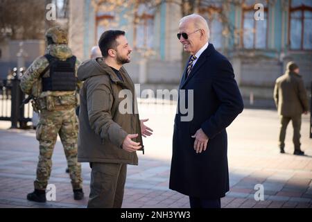 Kiev, Ucraina. 20th Feb, 2023. Il Presidente DEGLI STATI UNITI JOE BIDEN con il Presidente ZELENSKY al Palazzo Mariinsky durante la visita non annunciata di Biden a Kyiv. (Credit Image: © Ukraine Presidency/ZUMA Press Wire) SOLO PER USO EDITORIALE! Non per USO commerciale! Credit: ZUMA Press, Inc./Alamy Live News Foto Stock