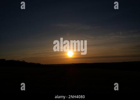 Meraviglioso tramonto primaverile in campagna Foto Stock