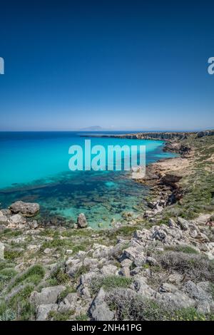 Vista panoramica sulla baia di Cala Rossa, Favignana Foto Stock