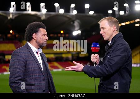 L'ex giocatore Don Goodman (a sinistra) intervistato da Sky Sports in vista della partita del campionato Sky Bet al Vicarage Road Stadium, Watford. Data immagine: Lunedì 20 febbraio 2023. Foto Stock