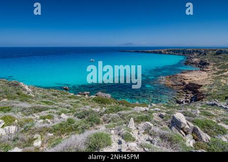 Vista panoramica sulla baia di Cala Rossa, Favignana Foto Stock