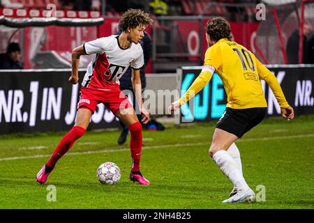 UTRECHT, PAESI BASSI - 20 FEBBRAIO: Julliani Eersteling di Jong FC Utrecht, Odysseus Velanas di NAC Breda durante la partita olandese di Keukenkampioendivie tra Jong FC Utrecht e NAC Breda allo Stadion Galgenwaard il 20 febbraio 2023 a Utrecht, Paesi Bassi (Foto di Joris Verwijst/Orange Pictures) Foto Stock