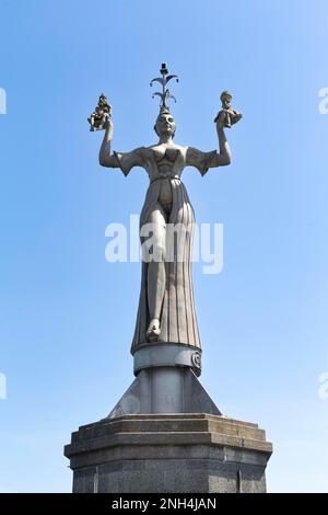 Scultura Imperia all'ingresso del porto di Costanza, artista Peter Lenk, Costanza, Baden-Wuerttemberg, Germania Foto Stock