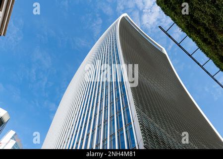 Londra. UK- 02.19.2023. L'edificio della Fenchurch soprannominato il Walkie-Talkie che ospita anche il Sky Garden. Foto Stock