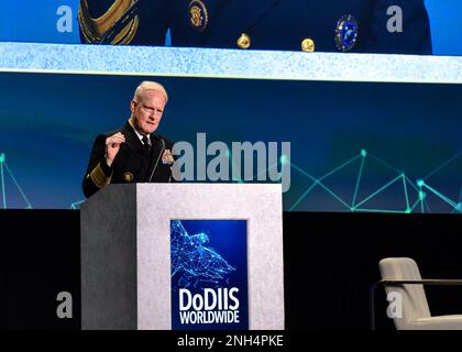 Frank Whitworth, Vice Direttore dell'Agenzia Nazionale per l'intelligenza geospaziale, ha parlato alla DoDIIS Worldwide Conference, il 13 dicembre 2022, al Centro Congressi Henry B. Gonzales in Texas. Foto Stock