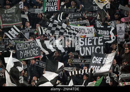 TORINO - tifosi della Juventus FC durante la Serie Italiana Incontro tra Juventus FC e ACF Fiorentina allo Stadio Allianz il 12 febbraio 2023 a Torino. AP | altezza olandese | GERRIT DI COLONIA Foto Stock