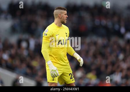 Londra, Regno Unito. 19th Feb, 2023. Fraser Forster, il portiere di Tottenham Hotspur guarda su. Partita della Premier League, Tottenham Hotspur contro West Ham Utd allo stadio Tottenham Hotspur di Londra domenica 19th febbraio 2023. Questa immagine può essere utilizzata solo per scopi editoriali. Solo per uso editoriale, licenza richiesta per uso commerciale. Non è utilizzabile nelle scommesse, nei giochi o nelle pubblicazioni di un singolo club/campionato/giocatore. pic di Andrew Orchardr/Andrew Orchard sports photography/Alamy Live news Credit: Andrew Orchard sports photography/Alamy Live News Foto Stock