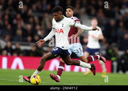 Londra, Regno Unito. 19th Feb, 2023. Emerson Royal di Tottenham Hotspur in azione. Partita della Premier League, Tottenham Hotspur contro West Ham Utd allo stadio Tottenham Hotspur di Londra domenica 19th febbraio 2023. Questa immagine può essere utilizzata solo per scopi editoriali. Solo per uso editoriale, licenza richiesta per uso commerciale. Non è utilizzabile nelle scommesse, nei giochi o nelle pubblicazioni di un singolo club/campionato/giocatore. pic di Andrew Orchardr/Andrew Orchard sports photography/Alamy Live news Credit: Andrew Orchard sports photography/Alamy Live News Foto Stock