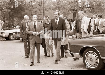 L'ex vicepresidente Hubert Humphrey e il senatore Edmund Muskie arrivano per incontrare Jimmy carter presso la fattoria del senatore Herman Talmadge a Lovejoy, Georgia. Foto Stock