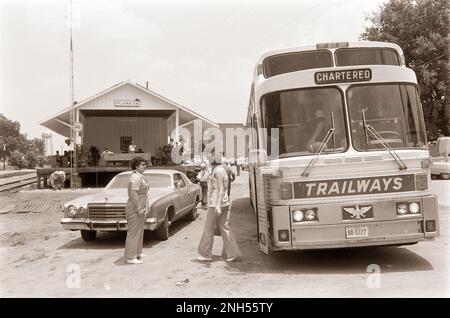 Un autobus turistico fa una sosta presso la sede della Campagna Presidenziale di Jimmy carter presso il deposito ferroviario delle pianure, Georgia. 1976 Foto Stock