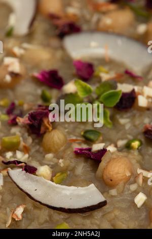 Gur Ki Kheer chiamato anche Jaggery Rice Pudding, Nolen Gurer Payesh, Rasiyav, Gud Wali Chawal Ki Khir, Rasiya, Ras Bakheer, Rasiyaw, Payasam fatto di Bas Foto Stock