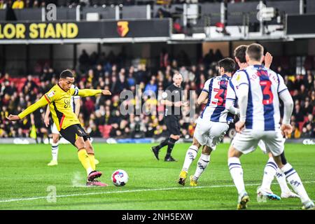 Watford, Regno Unito. 20th febbraio 2023Joao Pedro (10 Watford) spara durante la partita del Campionato Sky Bet tra Watford e West Bromwich Albion a Vicarage Road, Watford, lunedì 20th febbraio 2023. (Foto: Kevin Hodgson | NOTIZIE MI) Credit: NOTIZIE MI & Sport /Alamy Live News Foto Stock