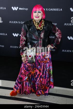 Londra, Regno Unito. 19th Feb, 2023. Zandra Rhodes partecipa al Julien Macdonald x Gabriela Gonzalez London Fashion Week Show alla Freemason's Hall di Londra. Credit: SOPA Images Limited/Alamy Live News Foto Stock