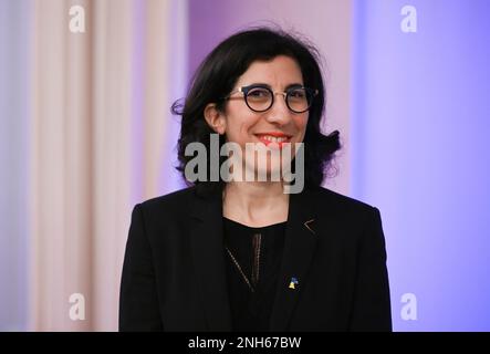 Berlino, Germania. 20th Feb, 2023. Rima Abdul Malak, Ministro della Cultura di Francia, viene alla manifestazione Soiree francaise du cinema presso l'Ambasciata di Francia. Credit: Jens Kalaene/dpa/Alamy Live News Foto Stock