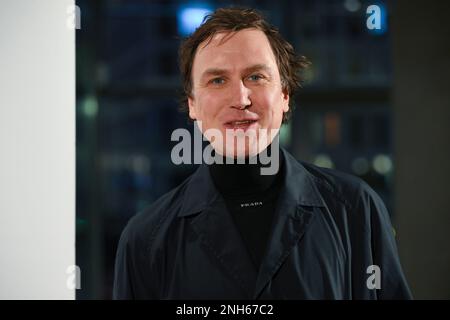 Berlino, Germania. 20th Feb, 2023. Lars Eidinger viene alla reception ARTE presso l'Akademie der Künste di Pariser Platz. Credit: Jens Kalaene/dpa/Alamy Live News Foto Stock