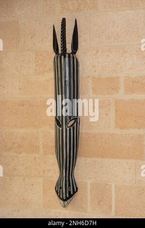 African Zebra maschera di legno Carving su parete interna casa Foto Stock