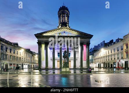 Galleria d'Arte moderna (Goma) di Glasgow di notte, Scozia. Glasgow è la città più grande della Scozia Foto Stock