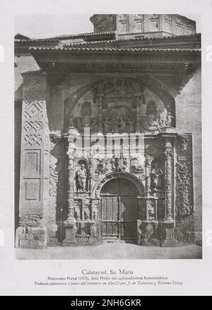 Architettura della Spagna Vecchia. Foto d'epoca della chiesa di Santa María la Mayor a Calatayud. Portale plateresco (1528), colonna di sinistra con decorazione in muratura tardiva Foto Stock