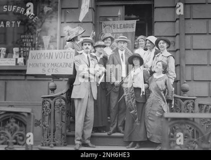 Membri della Lega maschile per il suffragio femminile a New York al Partito del suffragio femminile di Manhattan - 1913 Foto Stock