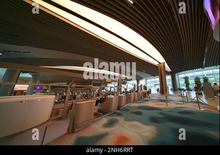 Sezione rinnovata della sala partenze del Terminal 2, aeroporto Changi di Singapore, febbraio 2023 Foto Stock