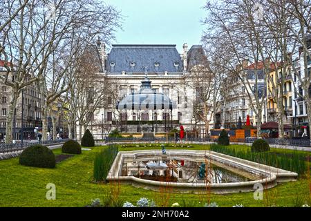 Saint-Etienne, Francia - Gennaio 27th 2020 : Focus sulla prefettura di Saint-Etienne, che si trova in Place Jean Jaurès. Foto Stock