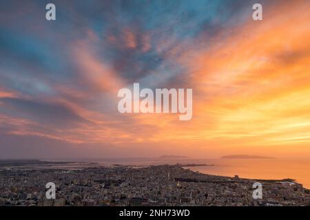 Vista panoramica della città di Trapani al tramonto Foto Stock