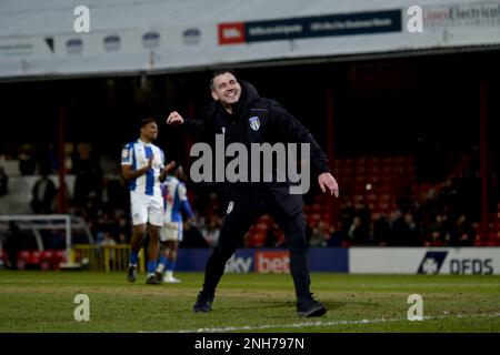 Colchester United Head Coach Matt Bloomfield festeggia al fischio finale - Grimsby Town v Colchester United, Sky Bet League Two, Blundell Park, Cleethorpes, Regno Unito - 11th Febbraio 2023 solo per uso editoriale - si applicano le restrizioni DataCo Foto Stock